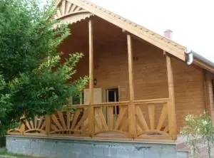 Casă familială din grinzi de lemn, Mureș