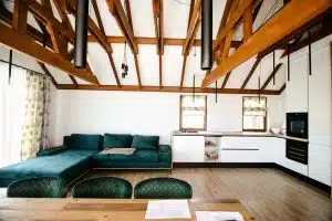 Casă din lemn vs. construcție tradițională – Avantaje și dezavantaje 3 Casă din lemn vs. construcție tradițională – Avantaje și dezavantaje